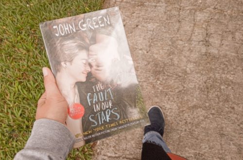 review novel the fault in our stars